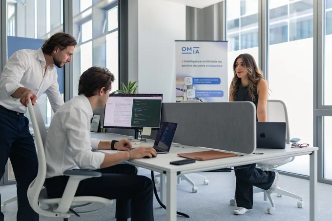 L'équipe OMIA au travail dans ses bureaux à Lyon